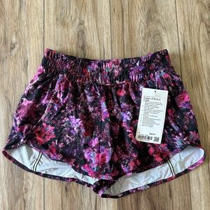 NWT tracker LR short 4” lined size 8